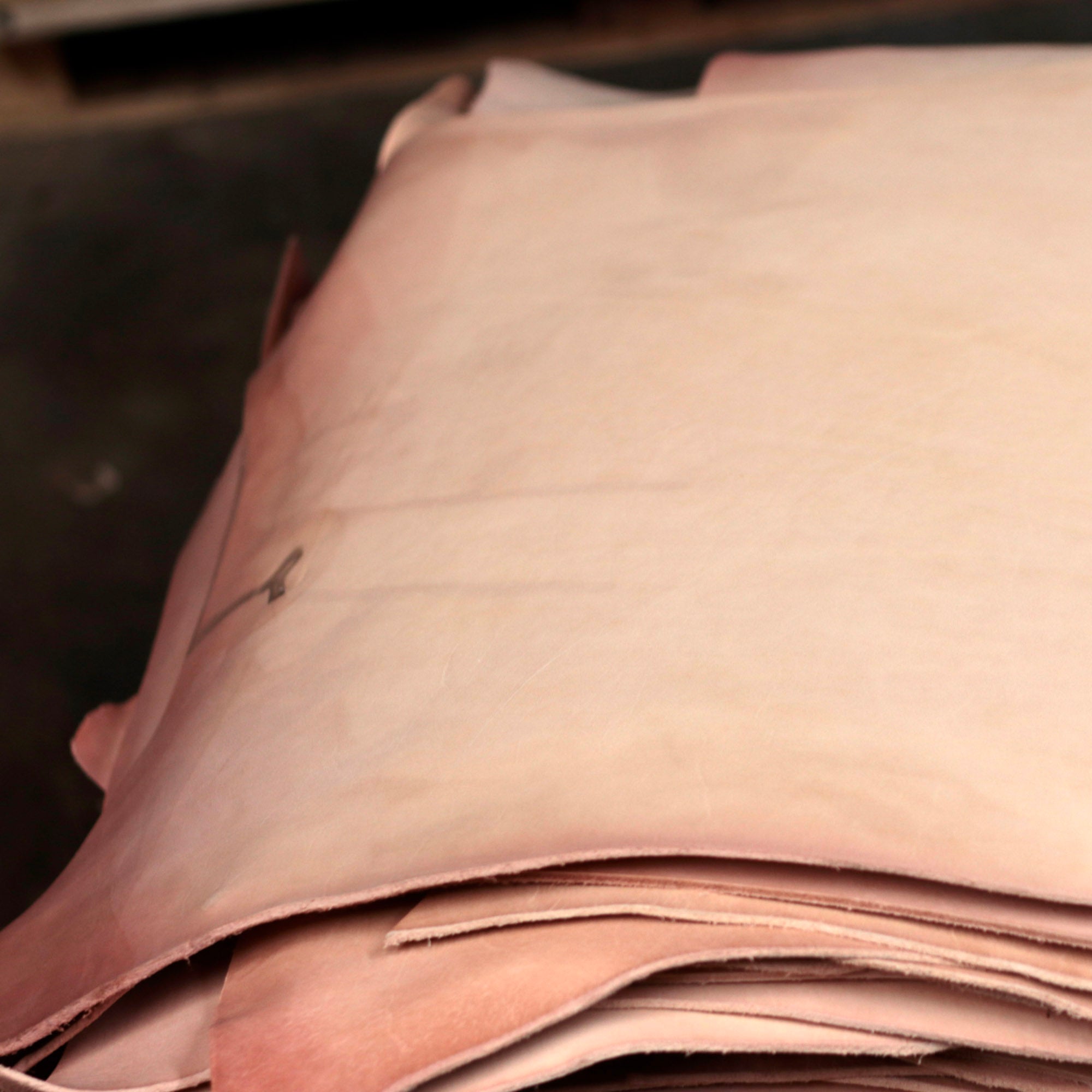 Shock Sale ⚡ 7/9 oz. Double Shoulders Craftsman Grade Veg-Tan Natural Tooling Leather