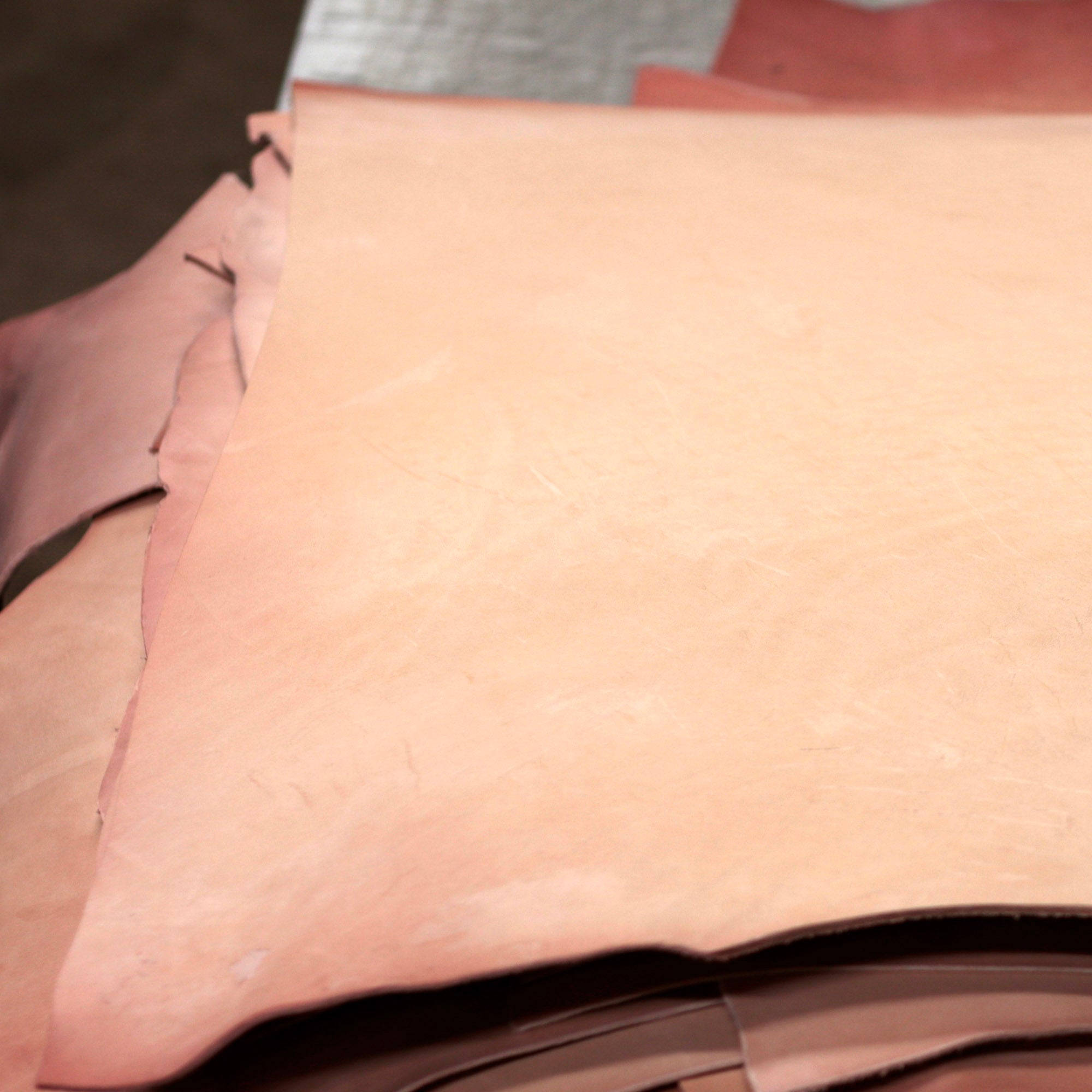 Shock Sale ⚡ 7/9 oz. Double Shoulders Craftsman Grade Veg-Tan Natural Tooling Leather